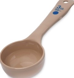 Cuchara medidora Carlisle 432606 de 85 g (3 oz), color beige y azul, de policarbonato, con mango corto y sólida para porcione