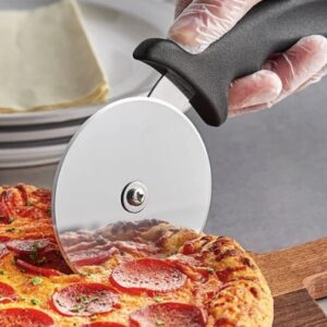 Cortador de pizza Choice de 4" con mango negro de polipropileno